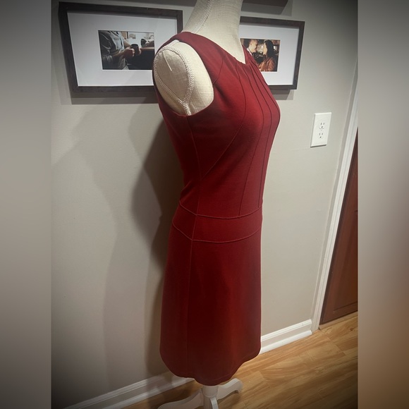 BCBGMaxazaria Red Scoop Neck Pleated Dress - Size 2 - Picture 3 of 4